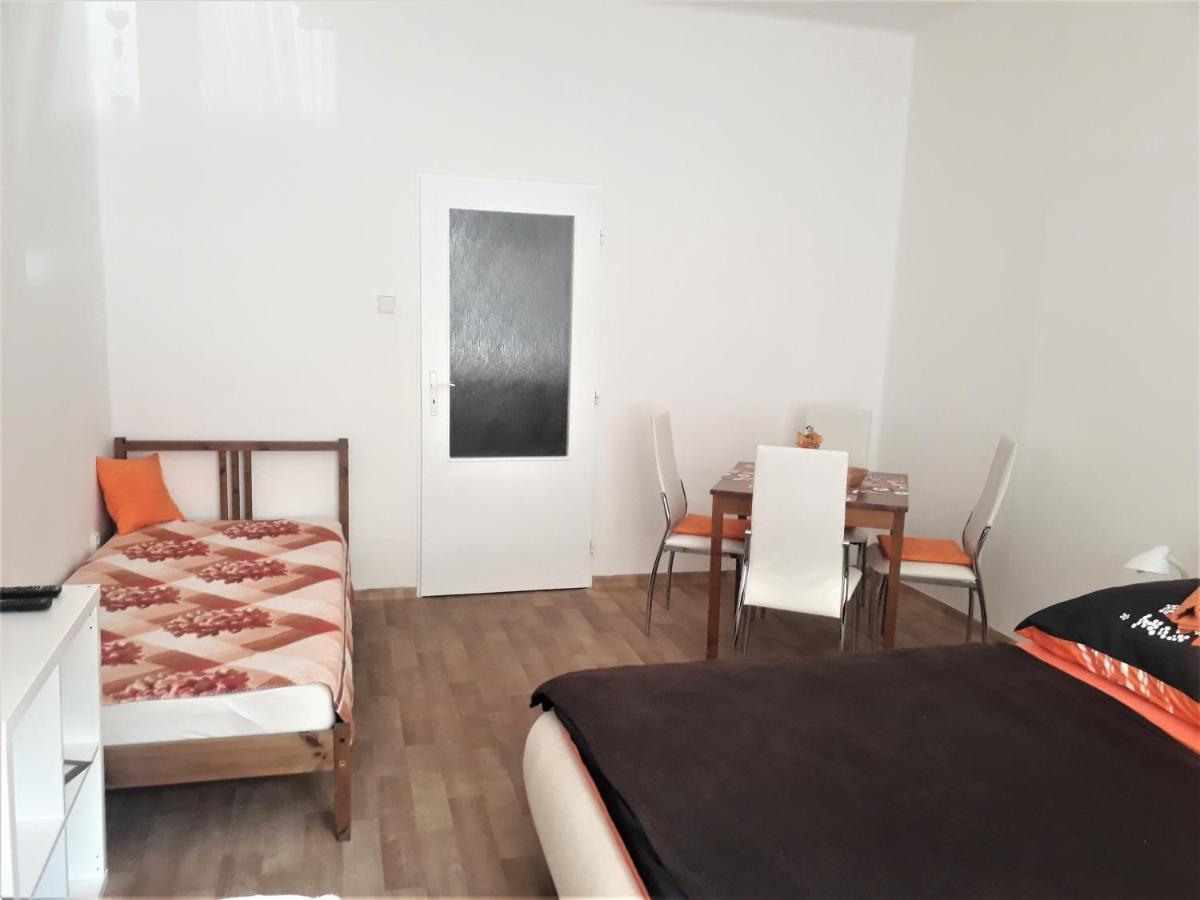 Apartmany Karlstejn Luaran gambar